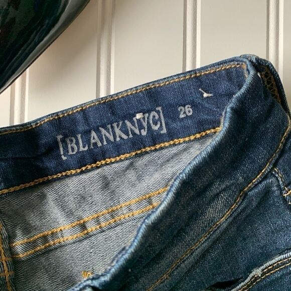 BLANK NYC SHORTS - Picture 5 of 10